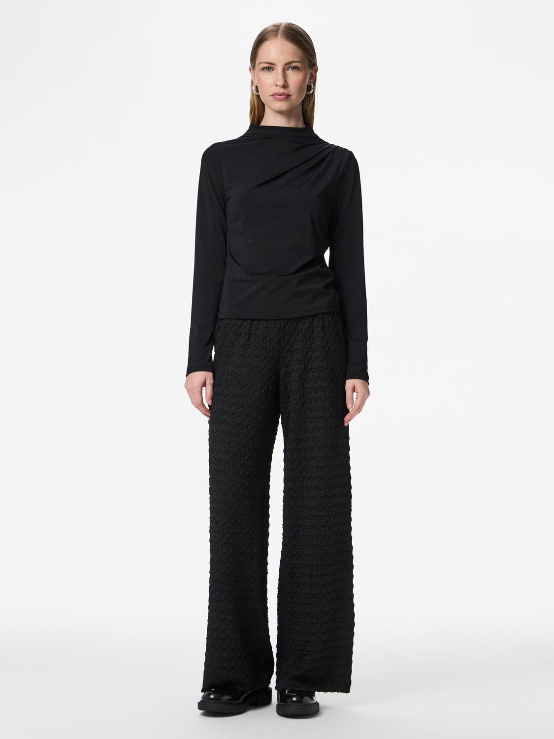 model_shot-front_full